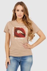 GUESS Beżowy t-shirt damski z nadrukiem amour, Rozmiar S. Brązowe t-shirty damskie Guess, s, z aplikacjami, bez kołnierzyka. W wyprzedaży za 129.99 zł.