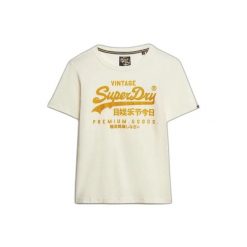 T-shirt z fantazyjnym logo dla kobiet Superdry Vintage. Białe t-shirty damskie Superdry., bez wzorów, vintage, bez kołnierzyka. Za 150.95 zł.