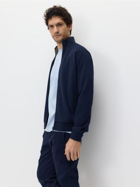 Bluza ze stójką - granatowy. Niebieskie bluzy męskie Reserved, l, bez wzorów, z bawełny, bez kaptura. W wyprzedaży za 89.99 zł.
