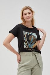 T-shirt z nadrukiem czarny. Czarne bluzki damskie MOODO, l, bez wzorów, z bawełny, bez kołnierzyka. Za 59.99 zł.