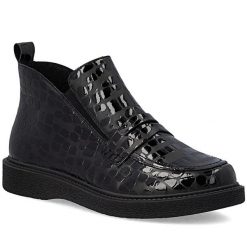 Skórzane botki damskie lakierowane kroko czarne Rieker 71150-00. Czarne botki damskie Rieker, z lakierowanej skóry, bez obcasa, bez zapięcia. Za 369.00 zł.