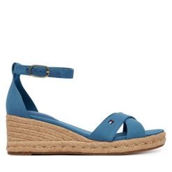 Espadryle Tommy Hilfiger. Niebieskie sandały damskie Tommy Hilfiger, bez wzorów, bez obcasa, bez zapięcia. Za 409.99 zł.