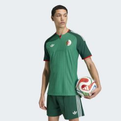 Koszulka wyjazdowa Algieria 26 Authentic. Zielone koszulki sportowe męskie Adidas, bez wzorów, bez kołnierzyka, bez ramiączek, do piłki nożnej, climacool (adidas). Za 649.00 zł.