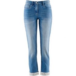 Dżinsy ze stretchem 7/8 z haftem bonprix niebieski "bleached". Jeansy damskie marki bonprix. Za 129.99 zł.