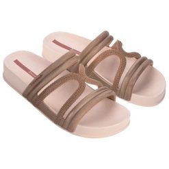 Klapki Ipanema Walk slide 27262 BG086 brązowe. Brązowe klapki damskie bez wzorów, z materiału, sportowe, bez obcasa. W wyprzedaży za 158.83 zł.