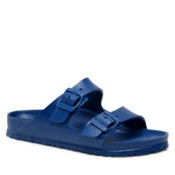 Klapki Birkenstock. Niebieskie klapki damskie Birkenstock, bez wzorów, bez obcasa. Za 189.99 zł.