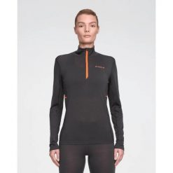 Damski półzapinany sweter treningowy z wełny Daehlie Sportswear Performance. Niebieskie swetry damskie DAEHLIE, l, bez wzorów, z lyocellu, bez kołnierzyka, bez ramiączek, bez kaptura. Za 435.50 zł.
