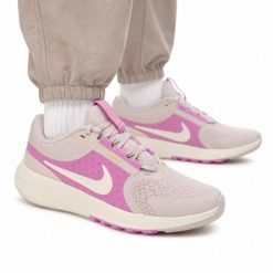 Buty damskie sportowe do biegania Nike STAR RUNNER 5. Czerwone obuwie sportowe damskie Nike, bez wzorów, z materiału, do biegania. Za 209.00 zł.