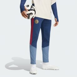 Spodnie treningowe FC Bayern 26/27. Niebieskie spodnie sportowe męskie Adidas, l, bez wzorów, z materiału, na fitness i siłownię. Za 279.00 zł.
