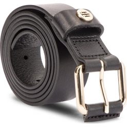 Pasek Damski TOMMY HILFIGER - Leather Covered Buck AW0AW05889 85 002. Czarne paski damskie Tommy Hilfiger, w paski, ze skóry. Za 279.00 zł.