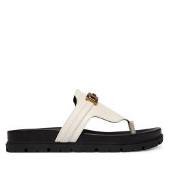 Japonki Guess. Białe klapki damskie Guess, z aplikacjami, bez obcasa. Za 549.99 zł.