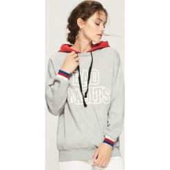 Bluza z kontrastowym kapturem - Jasny szar. Szare bluzy damskie marki Sinsay, z motywem z bajki. W wyprzedaży za 49.99 zł.