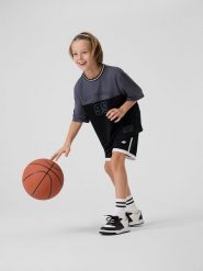 4F Koszulka sportowa szybkoschnąca chłopięca - czarna 134/140 (8-10 lat). Czarne t-shirty dla chłopców 4f, bez wzorów, bez ramiączek. Za 69.99 zł.