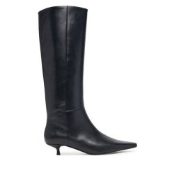Kozaki Calvin Klein. Czarne kozaki damskie Calvin Klein, bez obcasa, na szpilce. Za 999.99 zł.