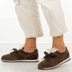 Brązowe skórzane półbuty damskie Vinceza 86427. Brązowe obuwie sportowe damskie VINCEZA, na jesień, bez wzorów, z jeansu, biznesowe, z okrągłym noskiem, bez obcasa, na płaskiej podeszwie, bez zapięcia. Za 249.00 zł.