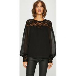 Vero Moda - Bluzka Vennessa. Czarne bluzki damskie Vero Moda, z aplikacjami, z koronki, casualowe, z okrągłym kołnierzem. Za 169.90 zł.