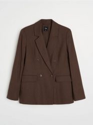 Wiskozowa marynarka dwurzędowa regular fit z domieszką lnu - brązowy. Brązowe żakiety damskie Sinsay, l, bez wzorów, z wiskozy. Za 79.99 zł.