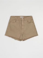Szorty jeansowe high waist - zielony. Zielone szorty damskie Sinsay, bez wzorów, z jeansu, z podwyższonym stanem. Za 49.99 zł.