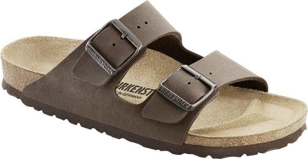 Klapki Birkenstock Arizona Mocca Dorosłych. Brązowe klapki damskie Birkenstock, bez wzorów, z nubiku, klasyczne, bez obcasa. Za 439.00 zł.