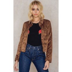 NA-KD Kurtka ze sztucznego zamszu - Brown. Kurtki damskie marki NA-KD. W wyprzedaży za 85.18 zł.