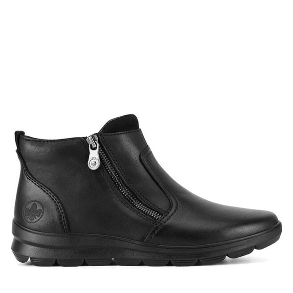 Botki Rieker. Czarne botki damskie Rieker, bez obcasa, na płaskiej podeszwie, bez zapięcia. Za 319.99 zł.