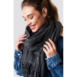 NA-KD Accessories Szalik Woven Pinstripe - Grey. Szare szaliki i chusty damskie NA-KD Accessories, z materiału. Za 100.95 zł.
