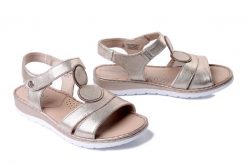 CAPRICE 9-28154-42 366 taupe met. comb, sandały damskie. Żółte sandały damskie Caprice, bez wzorów, bez obcasa, bez zapięcia. Za 249.90 zł.