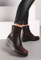 Bordowe Klasyczne Ocieplane Botki na Koturnie Verinnore. Czerwone botki damskie Born2be, z jeansu, eleganckie, bez obcasa, na koturnie, bez zapięcia. Za 149.99 zł.