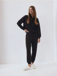 Bluza z dodatkiem modalu - ciemnobrązowy. Brązowe bluzy damskie Reserved, l, bez wzorów, z dzianiny, bez kaptura. W wyprzedaży za 69.99 zł.