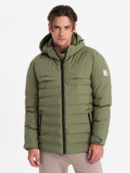 Zimowa kurtka męska z odpinanym kapturem - oliwkowa V1. Zielone kurtki męskie Ombre Clothing, na zimę, m, bez wzorów. W wyprzedaży za 277.49 zł.