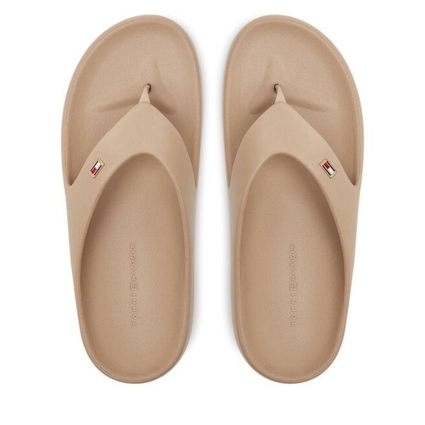 Japonki Tommy Hilfiger. Brązowe klapki damskie Tommy Hilfiger, bez wzorów, bez obcasa. Za 109.99 zł.