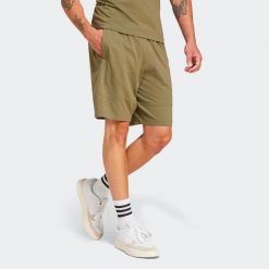 Spodenki fitness męskie ADIDAS. Zielone krótkie spodenki sportowe męskie Adidas, m, bez wzorów, z bawełny, na fitness i siłownię. Za 79.99 zł.
