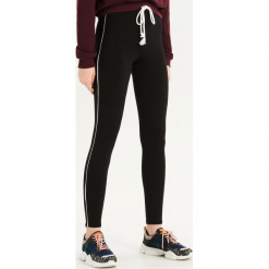 Dżersejowe legginsy z paskami - Czarny. Czarne legginsy damskie Sinsay, w paski, z dżerseju. Za 39.99 zł.