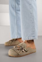 Zielone Klapki na Grubej Podeszwie z Frędzlami Klamrami i Koralikami Glysnell. Zielone klapki damskie Born2be, bez wzorów, z jeansu, biznesowe, bez obcasa, na płaskiej podeszwie. Za 119.99 zł.