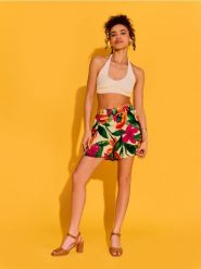 Wiskozowe szorty w kwiaty - wielobarwny. Szorty damskie Sinsay, l, bez wzorów, z wiskozy. Za 29.99 zł.