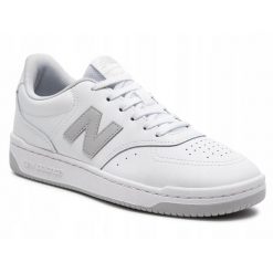 Buty na co dzień unisex NEW BALANCE BB80 wygląd skóry. Białe obuwie sportowe damskie New Balance, bez wzorów, ze skóry, trekkingowe. Za 429.00 zł.