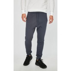 Only & Sons - Spodnie. Spodnie materiałowe męskie marki Only & Sons. W wyprzedaży za 79.90 zł.