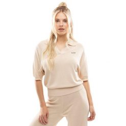 Damska koszulka polo z dzianiny Siroko IBZ Versa Sand. Brązowe koszulki sportowe damskie SIROKO, bez wzorów, z dzianiny, bez kołnierzyka, bez ramiączek. Za 126.00 zł.