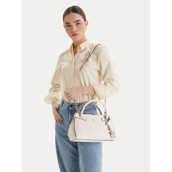 Torebka Guess. Białe torebki do ręki damskie Guess, z aplikacjami, bez dodatków. Za 369.99 zł.