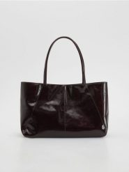 Skórzana torebka shopper - mahoniowy. Brązowe torebki shopper damskie Reserved, bez wzorów, ze skóry, bez dodatków. Za 599.99 zł.