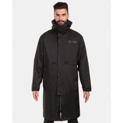 Unisex narciarski płaszcz przeciwdeszczowy Kilpi TEAM RAINCOAT-U. Czarne kurtki snowboardowe damskie Kilpi, na zimę, bez wzorów, z nylonu, bez kaptura, narciarskie. Za 1,145.01 zł.