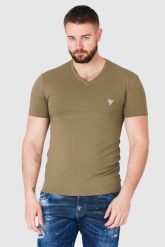 GUESS Khaki t-shirt męski w serek z elastanem. Zielone t-shirty męskie Guess, m, z aplikacjami, z elastanu, bez kołnierzyka. W wyprzedaży za 99.99 zł.