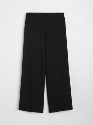 Spodnie dresowe z szerokimi nogawkami soft touch - czarny. Czarne spodnie dresowe damskie Sinsay, l, bez wzorów, z dresówki. Za 59.99 zł.