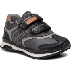Sneakersy GEOX - J Pavel G. A J9415A 0AFFU C9002 M Dk Grey. Szare półbuty chłopięce Geox, bez wzorów, z materiału, bez zapięcia. Za 239.00 zł.