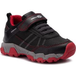Sneakersy GEOX - J Magnetar B.Wpf A J94ACA 050BU C0048 M Black/Red. Czarne półbuty chłopięce Geox, bez wzorów, z materiału, bez zapięcia. Za 239.00 zł.