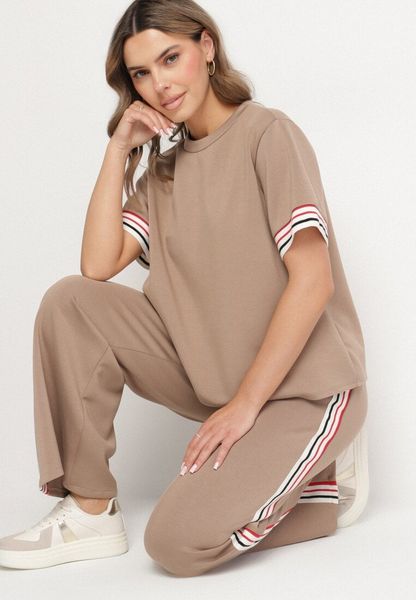 Beżowy Komplet z Wiskozą Szerokie Spodnie i Bluzka z Paskami Nilanaria. Brązowe bluzki damskie Born2be, bez wzorów, z wiskozy, bez kołnierzyka, bez ramiączek. Za 169.99 zł.
