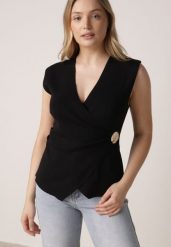 Czarna Bluzka z Wiskozą Kopertowym Dekoltem i Metalową Klamrą z Boku Sanviel. Czarne bluzki damskie Born2be, m, bez wzorów, z jeansu, bez kołnierzyka, bez ramiączek. Za 74.99 zł.