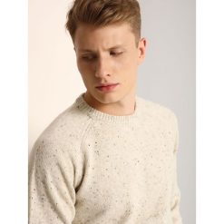 SWETER DŁUGI RĘKAW MĘSKI. Swetry przez głowę męskie marki TOP SECRET. W wyprzedaży za 79.99 zł.