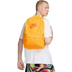 Plecak uniwersalny dla dzieci Nike DC4244845. Brązowe torby i plecaki dziecięce Nike, z materiału, duże. Za 290.00 zł.