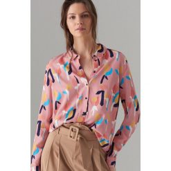 Koszula oversize we wzory - Różowy. Koszule damskie marki Mohito. Za 119.99 zł.